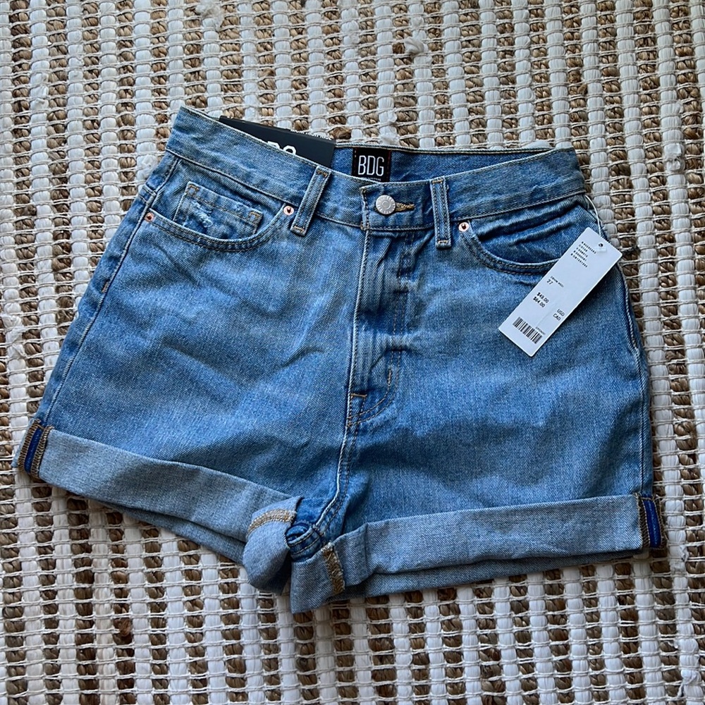 BDG mom jean shorts size 27